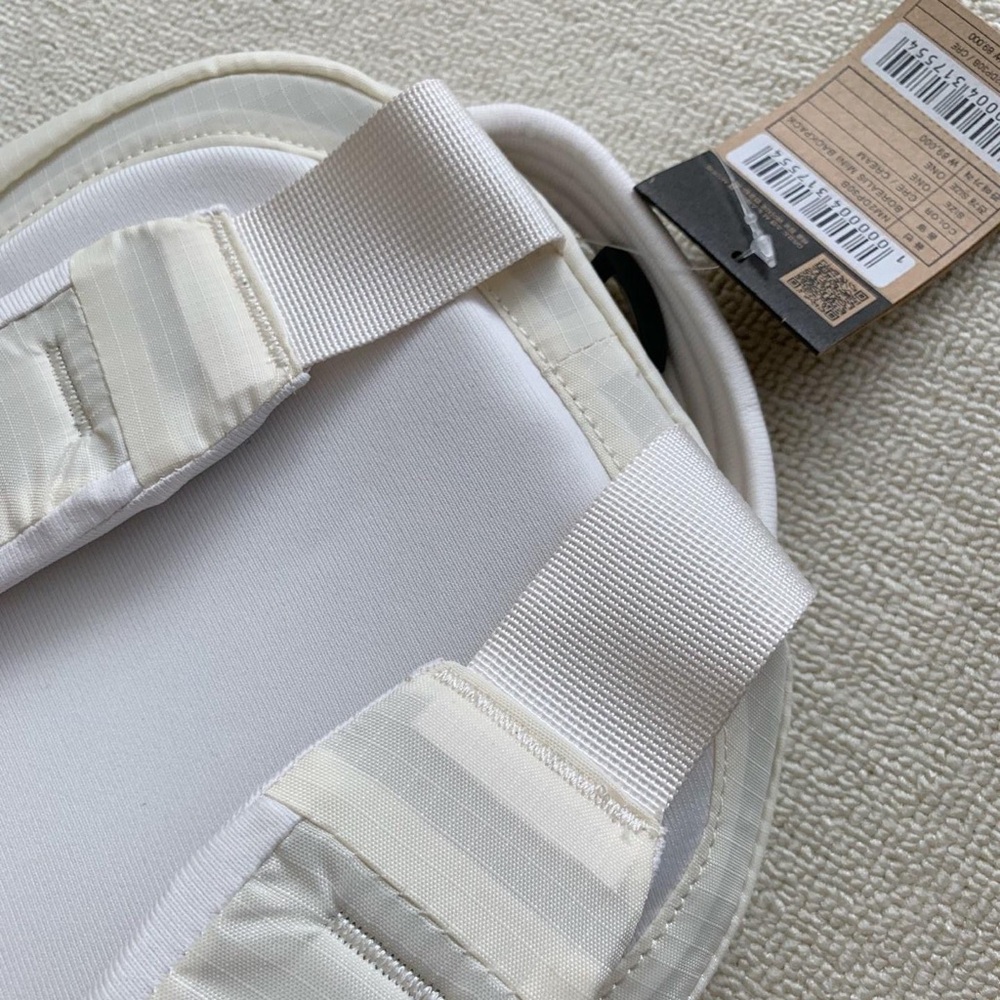 Brand New white North Face Backpack, Unisex - Picture 6 of 6